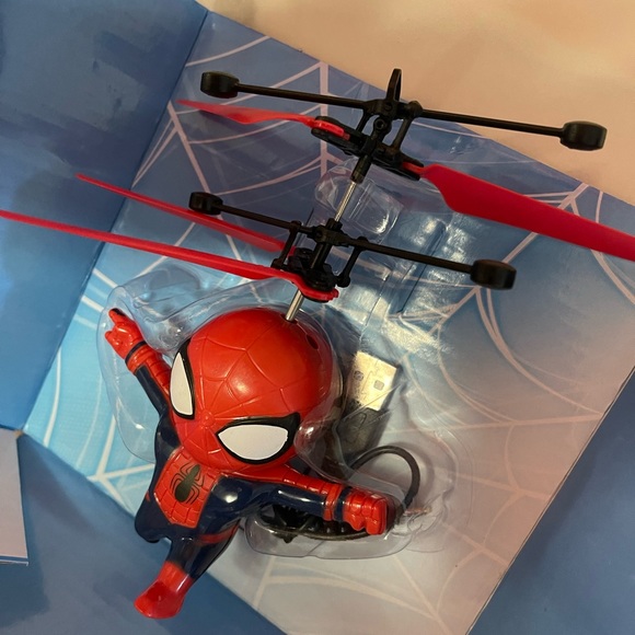 Spider-Man levitating hero - Picture 7 of 7